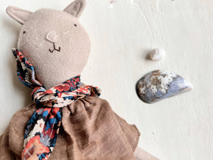 
            
                Load image into Gallery viewer, Mae the Barn Cat Doll- Fall Foraging Dress
            
        